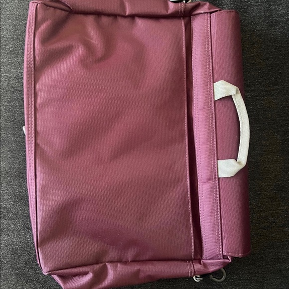 ⭐️ Firm Price ⭐️ New without tags Skyway messenger laptop bag - Picture 5 of 5